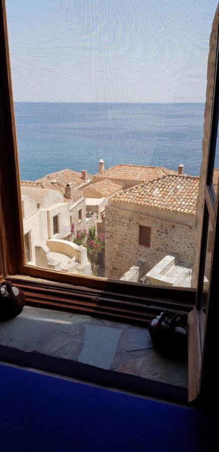 Athina *